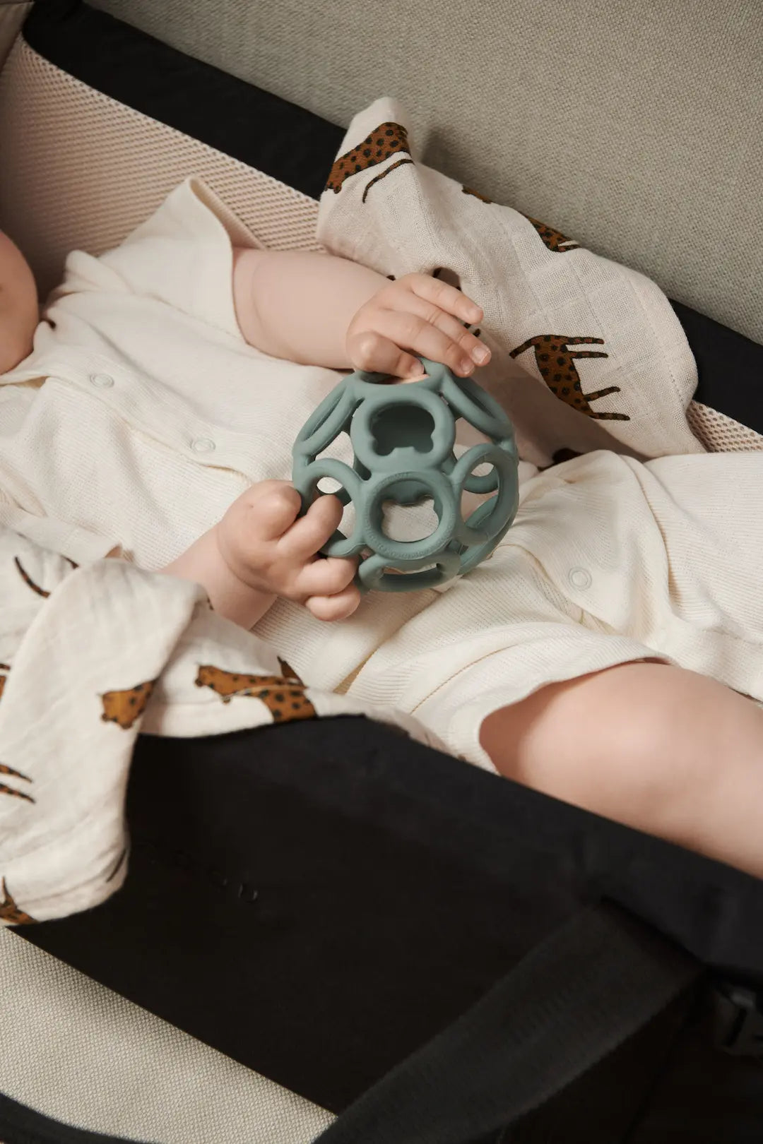 Liewood baby teether bijtring voor newborn bal