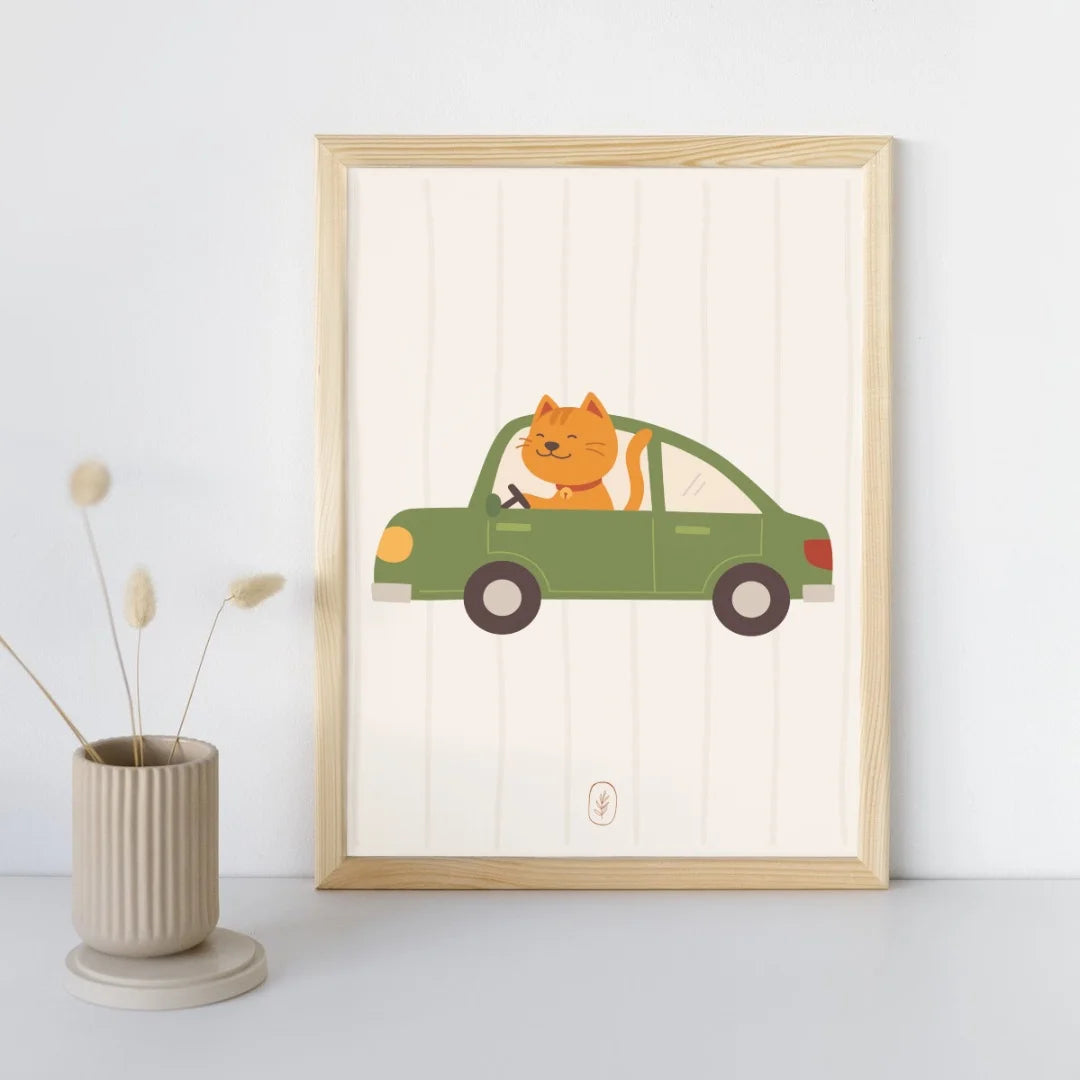 Grappige poster met illustratie van kat in auto. Ontworpen voor babykamer of kinderkamer.