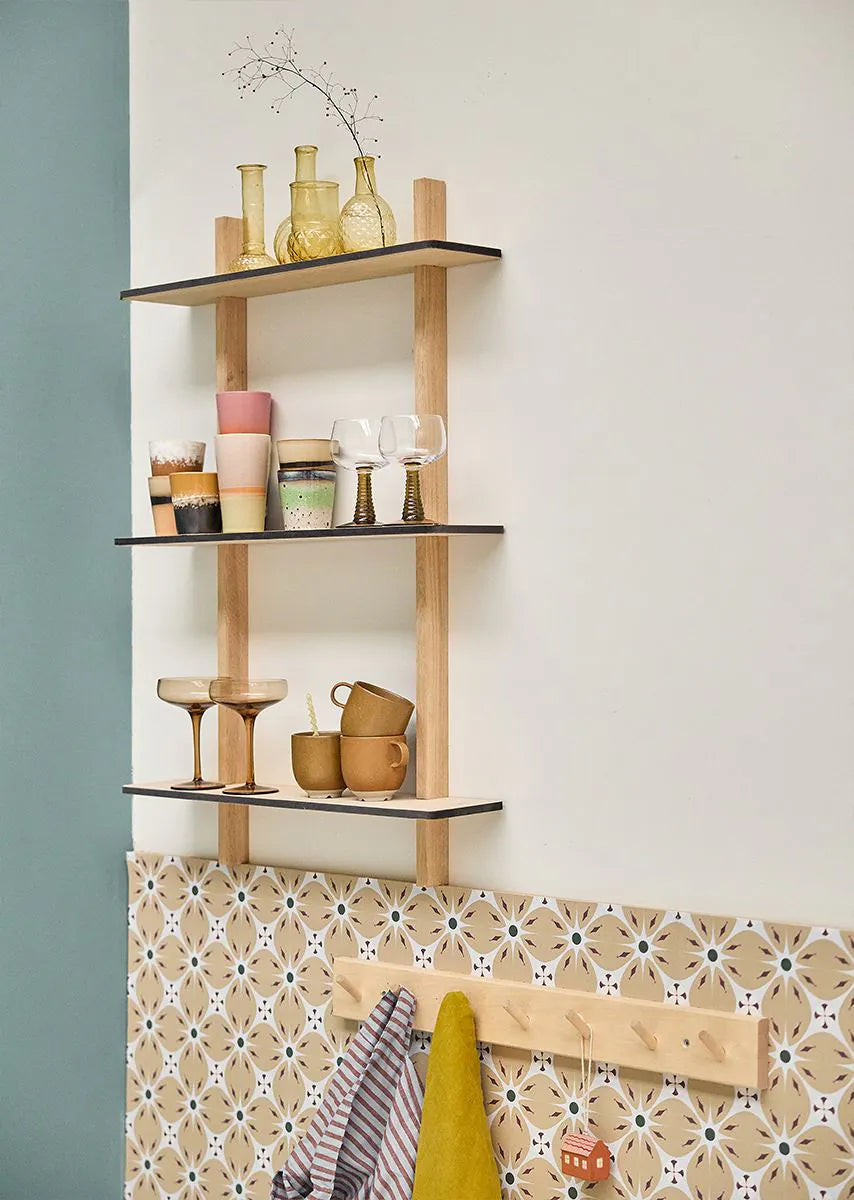 Bibelotte kinderkamer behang met retro blaadjes print geel