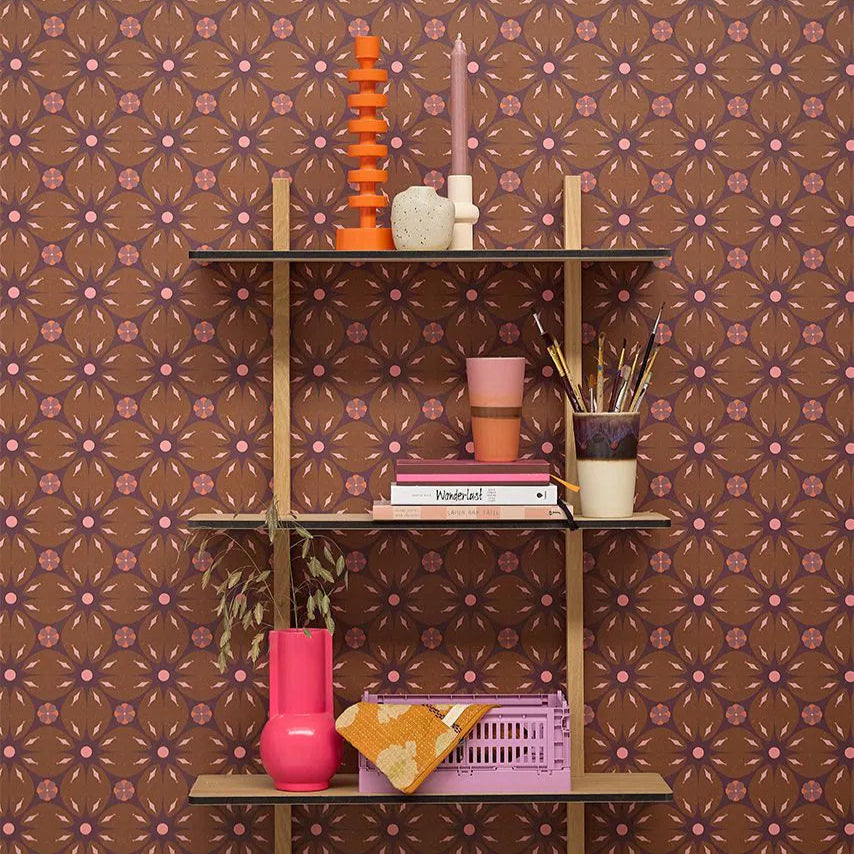 Bibelotte kinderkamer behang met retro blaadjes print paars