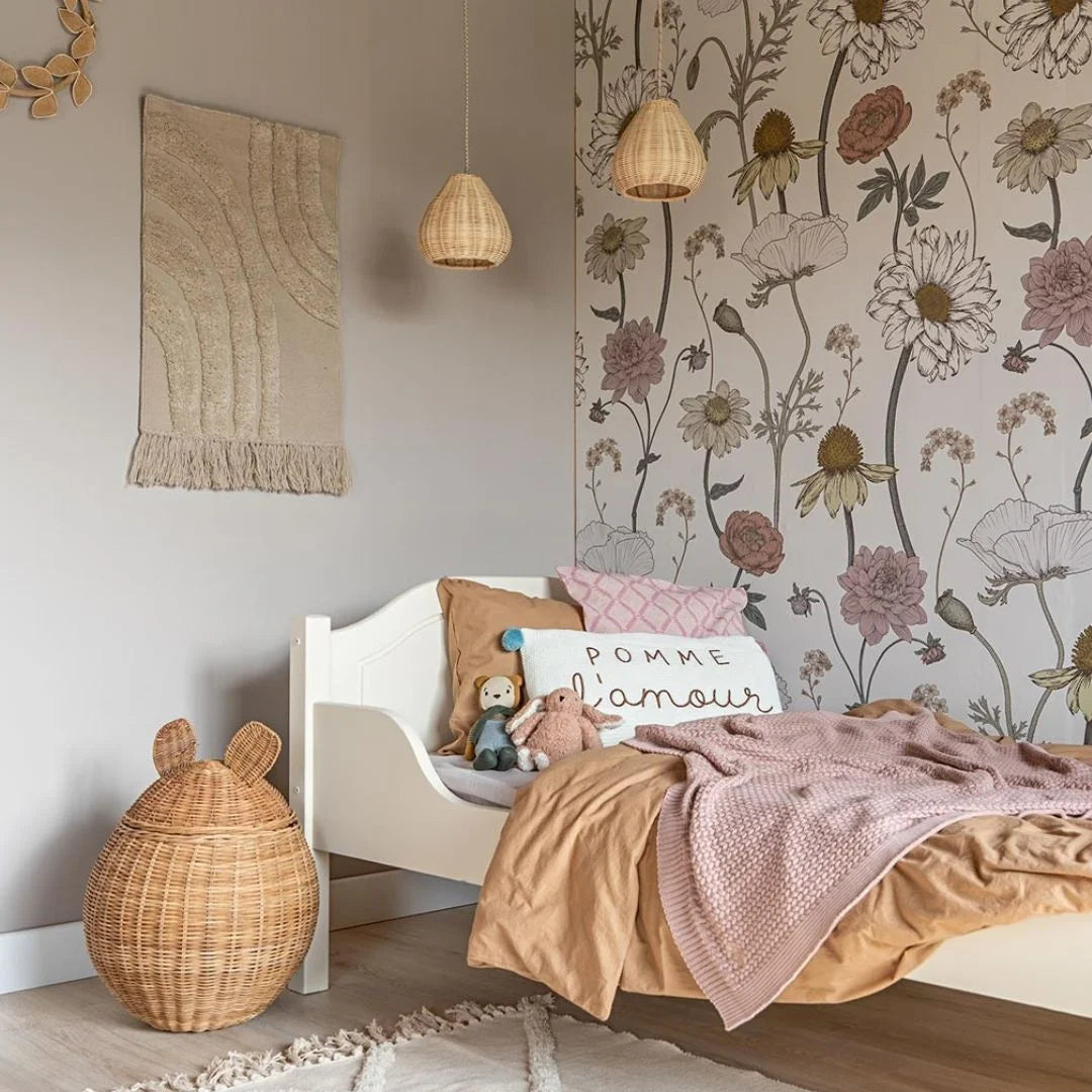 Bloemenbehang voor een babykamer of meisjeskamer
