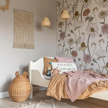 Bloemenbehang voor een babykamer of meisjeskamer