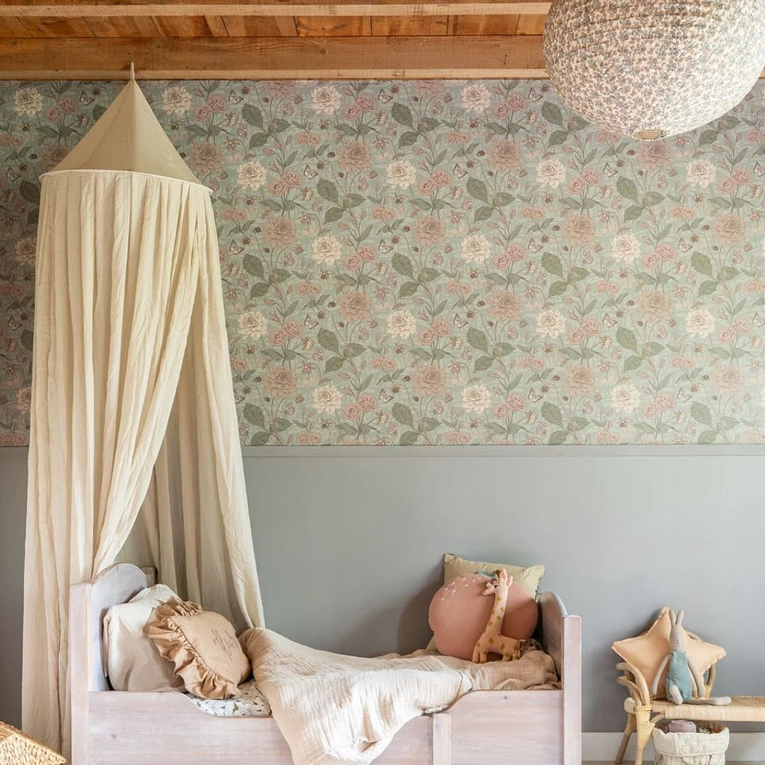 Bloemenbehang voor de kinderkamer