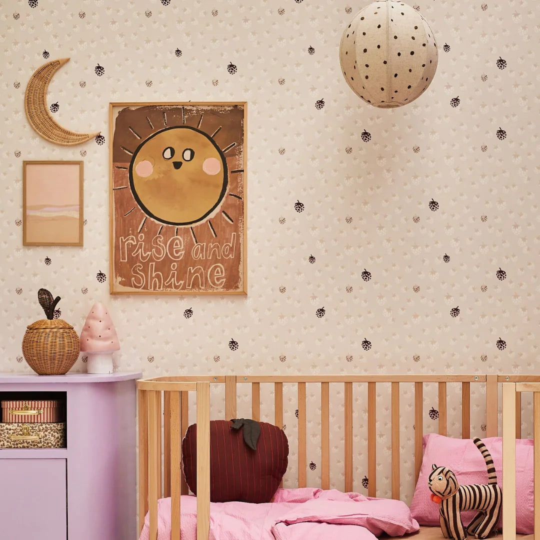 Behang voor kinderkamer of babykamer bessen