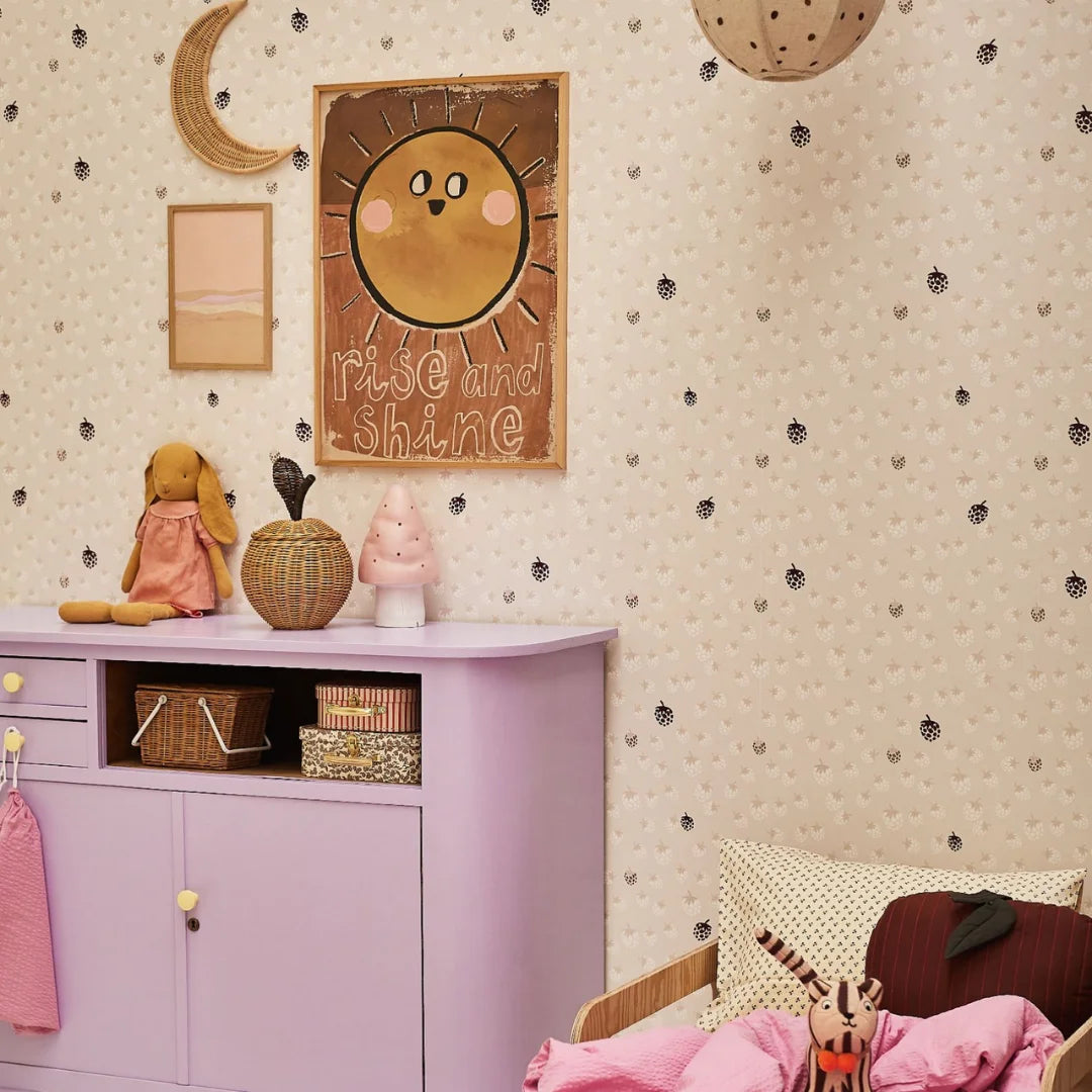 Behang voor kinderkamer of babykamer bessen