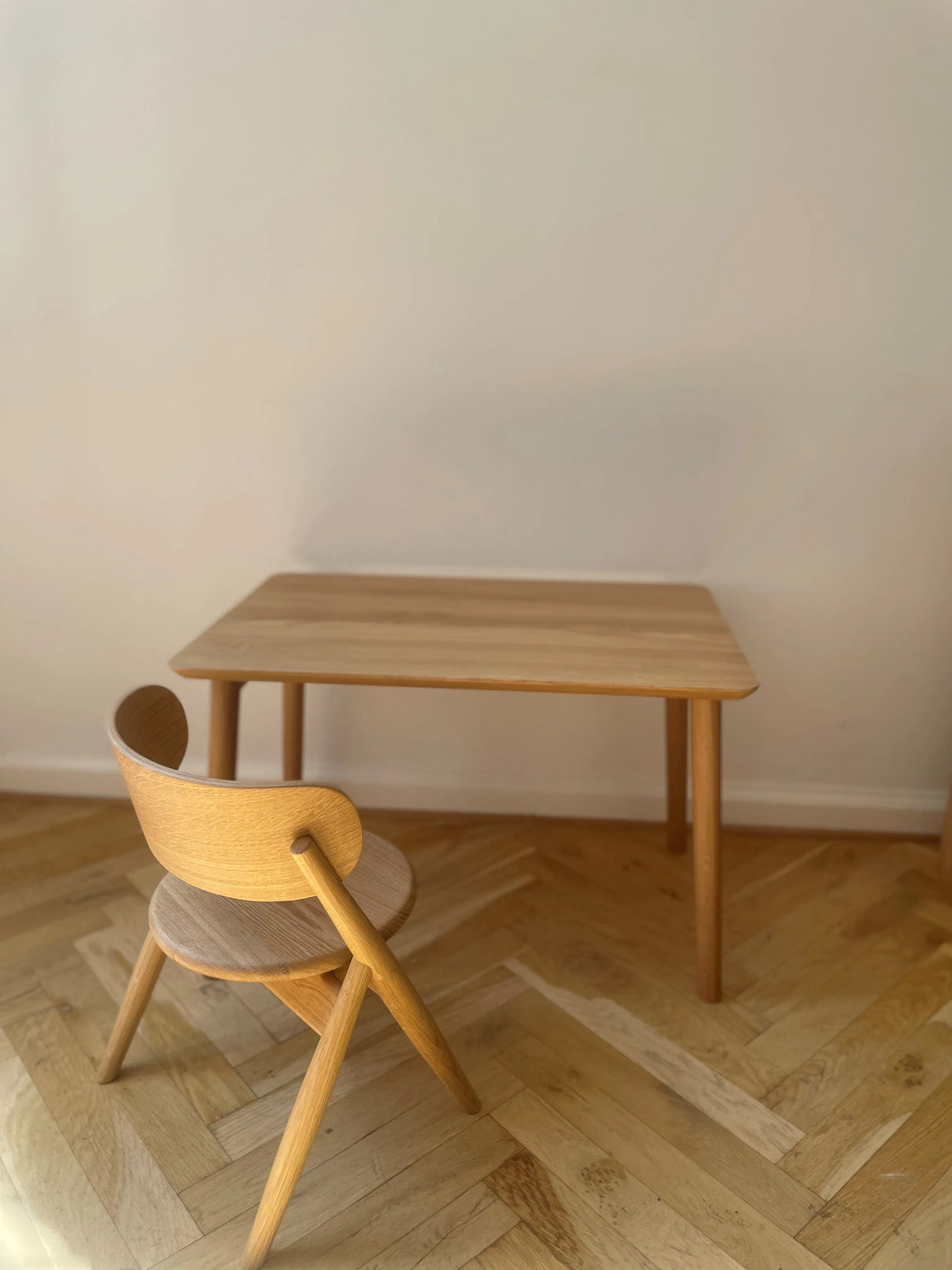 Kindertafel - montessori speeltafel - bureau met stoeltje kinderkamer