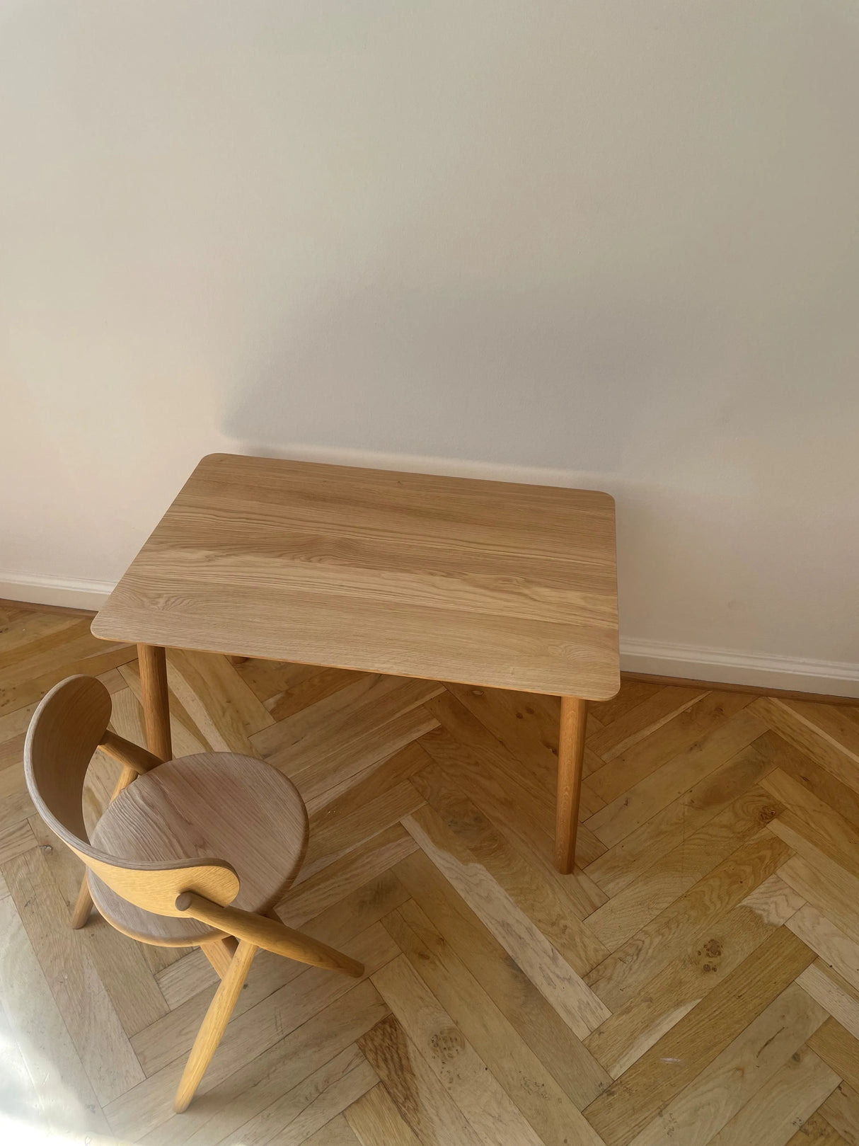 Kindertafel - speeltafel - bureau met stoeltje kinderkamer