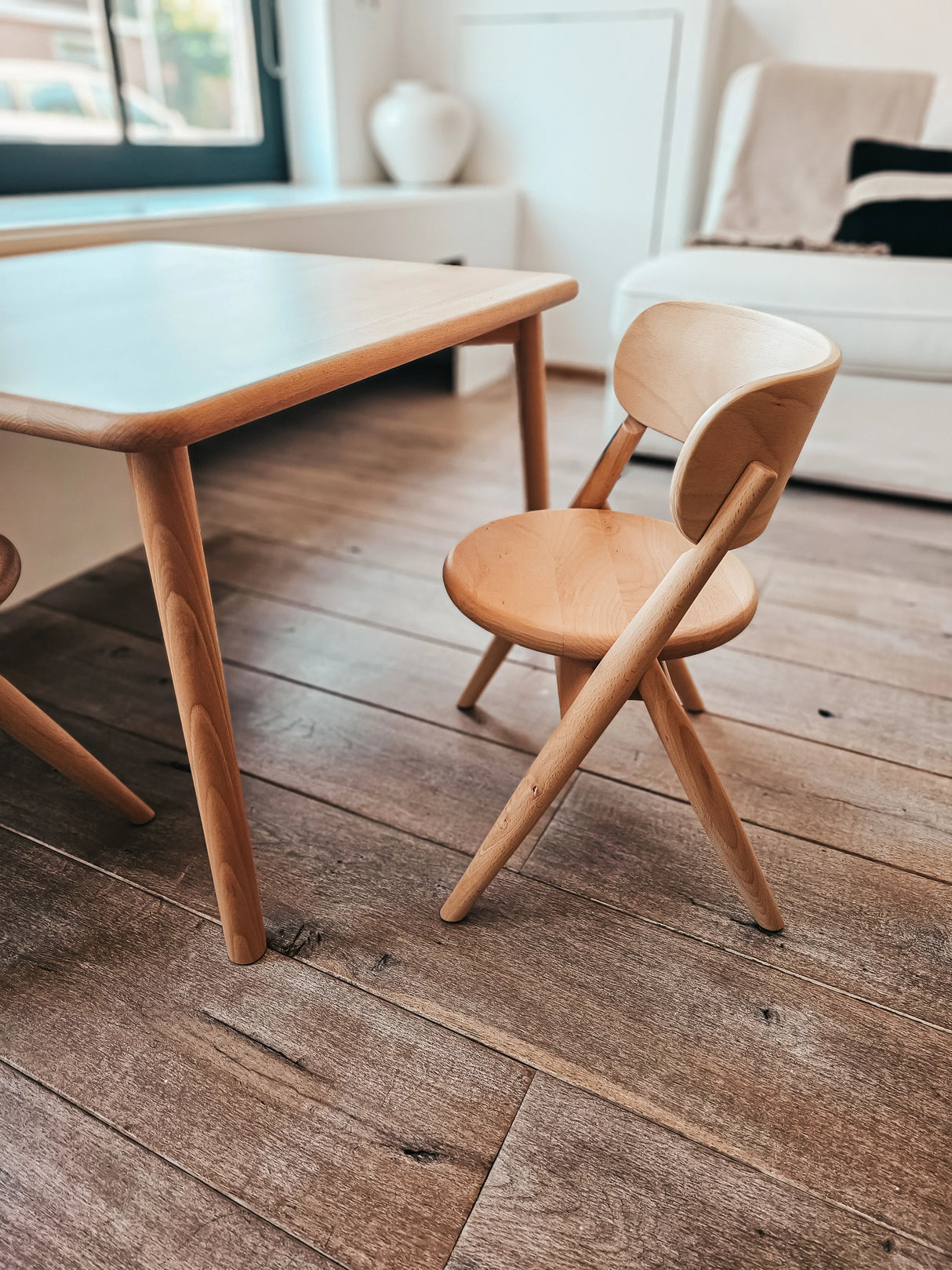 Kindertafel - speeltafel - bureau met stoeltje kinderkamer