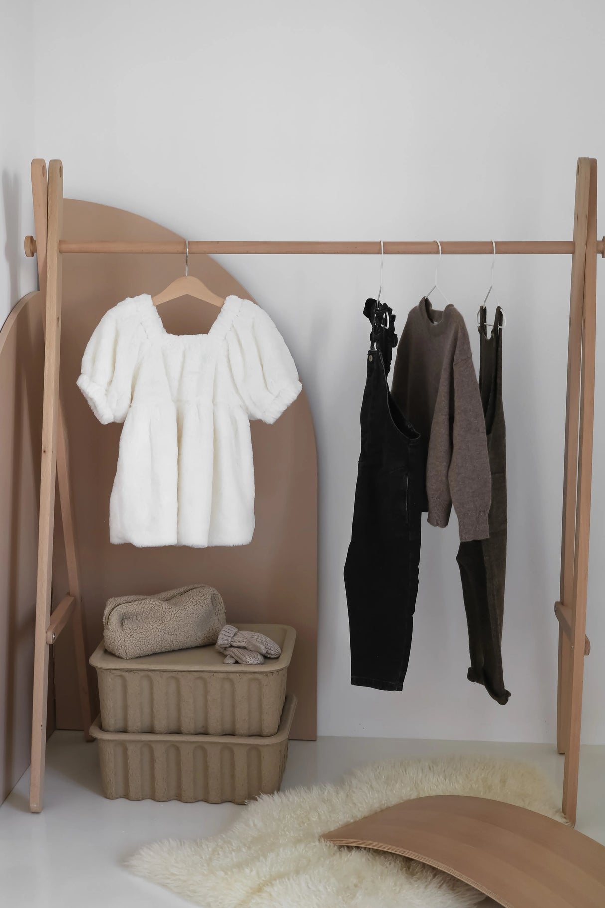 Houten kledingrek voor kinderen