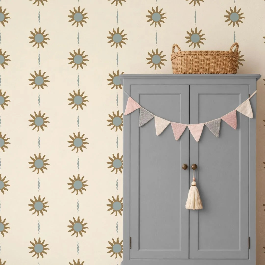 vintage meisjeskamer of babykamer behang met boho zonnetjes van het merk Little Amour