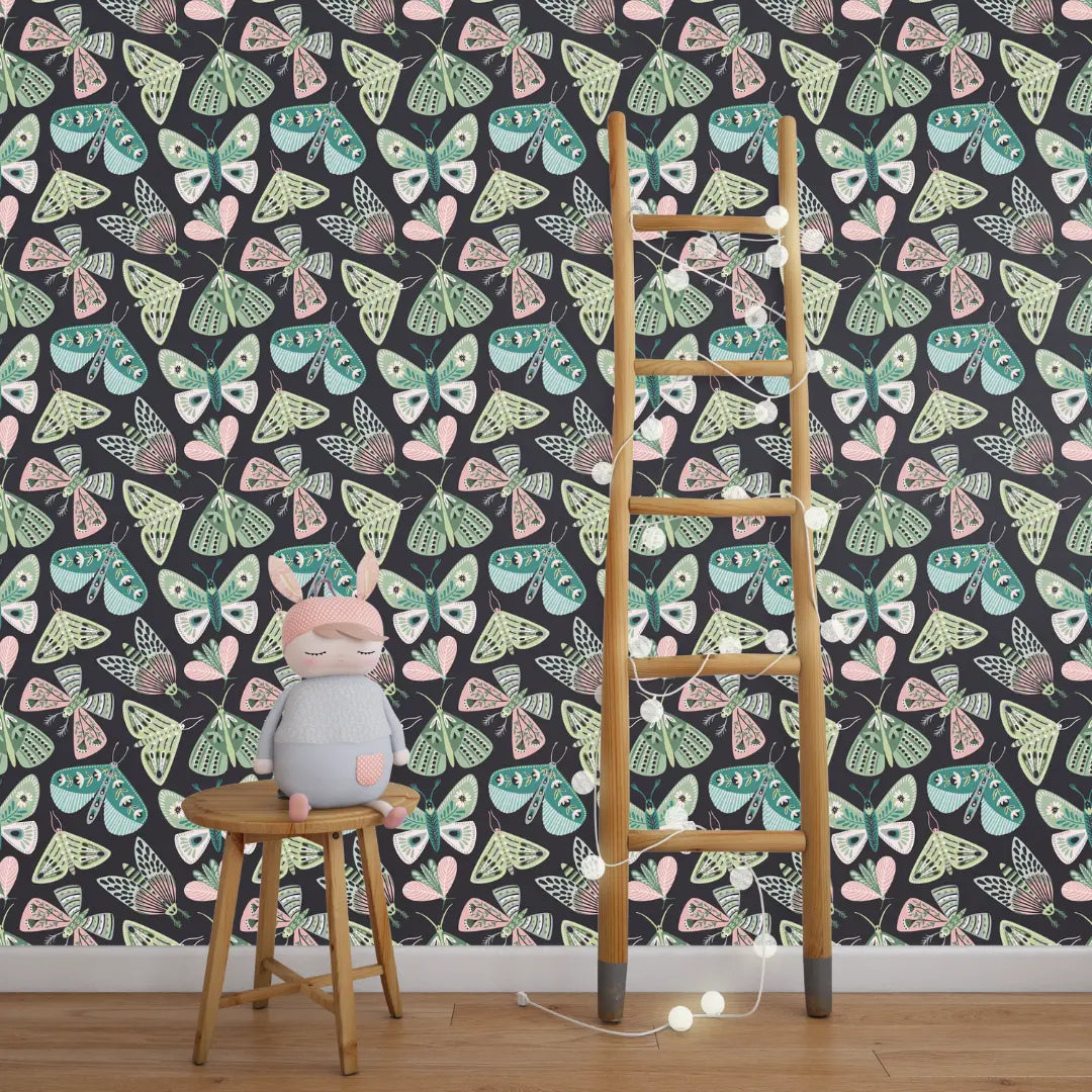 Kindenkamer behang met nachtvlinders