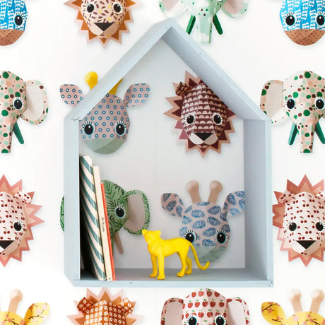 Safari dieren behang met olifanten, leeuwen, giraffen en zebra's voor kinderkamers.