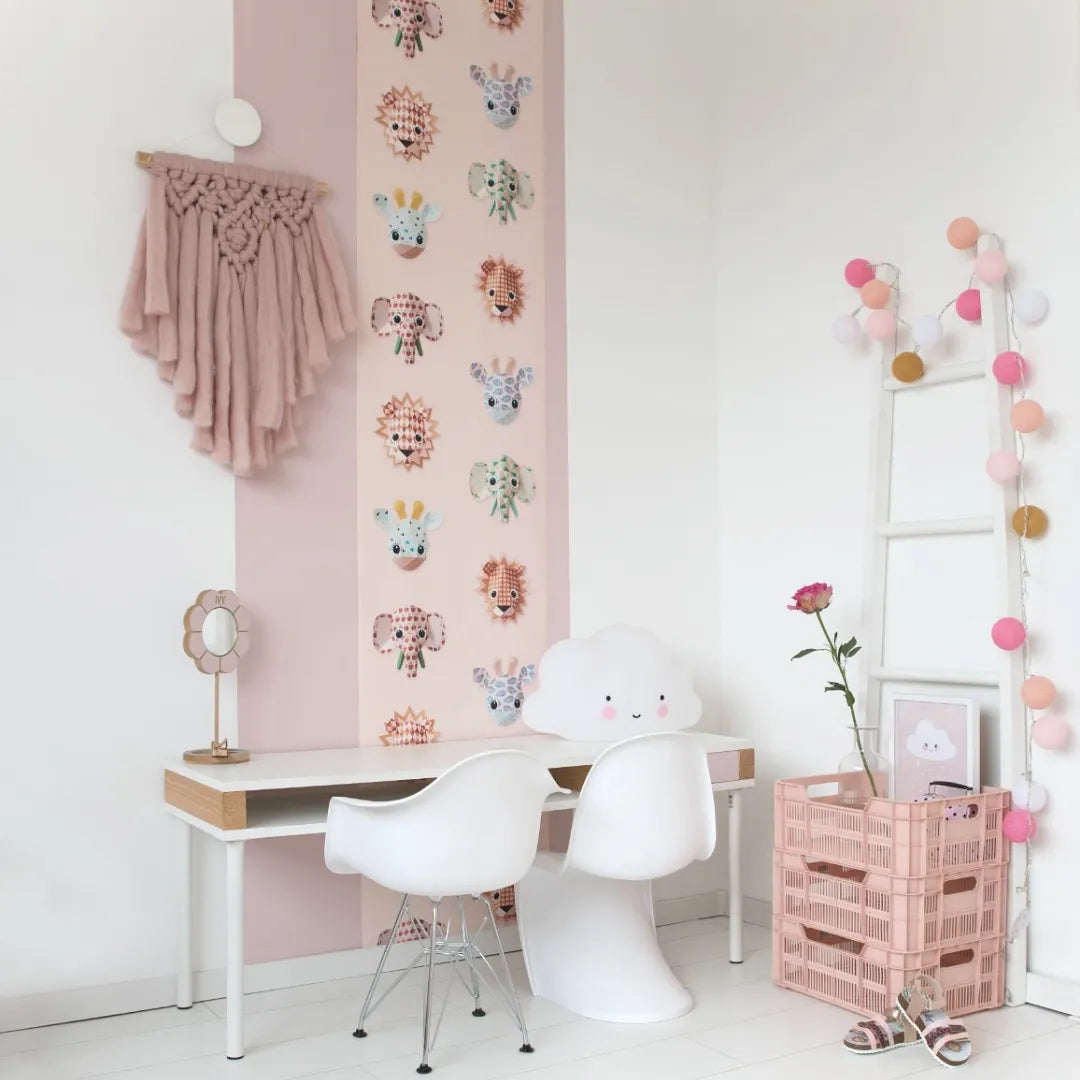 Safari dieren behang met olifanten, leeuwen, giraffen en zebra's voor kinderkamers.