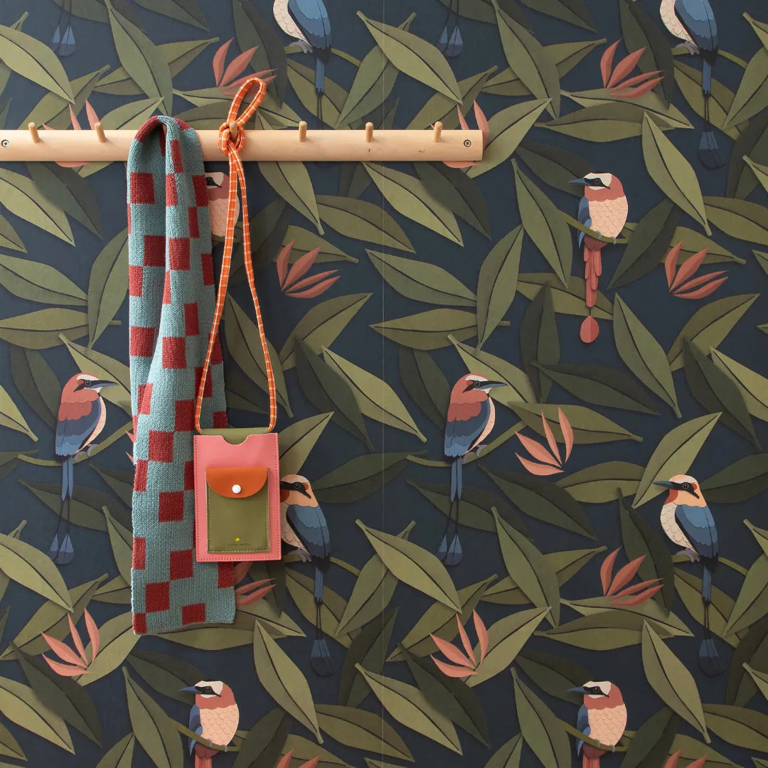 Bladeren behang met vogels voor babykamers of kinderkamers