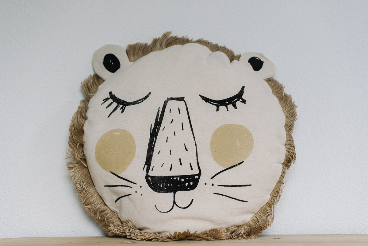 Sierkussen leeuw met franjes