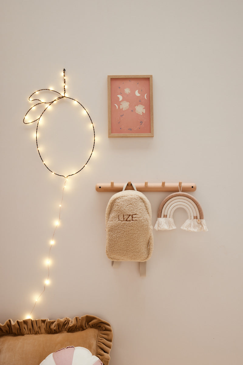 Citroen lamp studio vraco. Gemaakt van staaldraad met een zilveren lichtsnoer. Een mooie lamp voor in de meisjes of jongens kinderkamer.