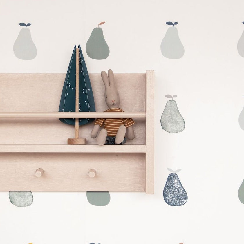 Behang van Bibelotte met groene peren. Hier en daar zelfs een zandkleurig peertje.