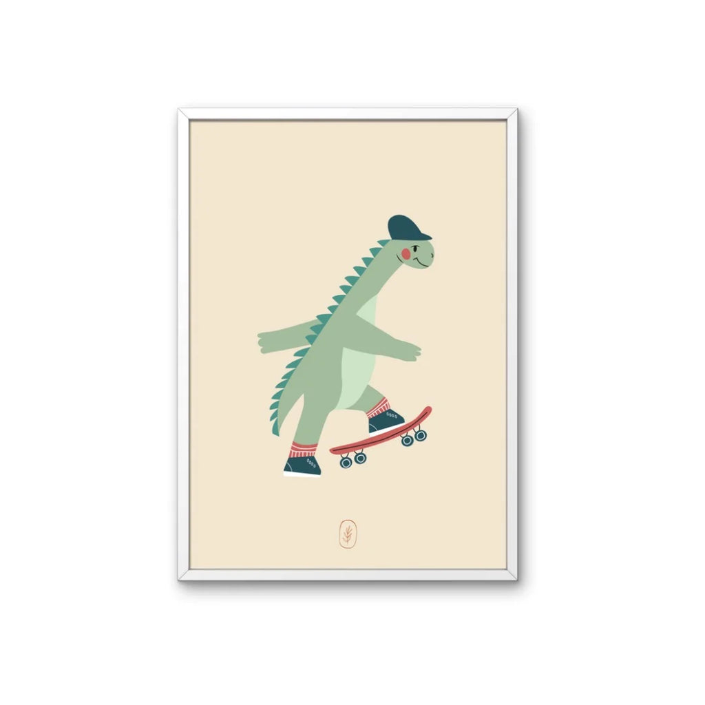 Grappige poster van een dinosaurus op een skateboard. Speciaal ontworpen voor kinderkamers en jongenskamers.