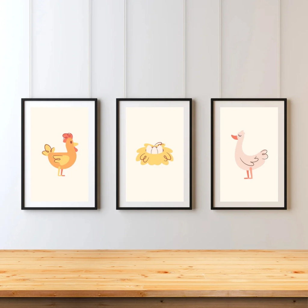 Gans en kip poster. Drieluik met geillustreerde boerderijdieren. Speciaal ontworpen voor babykamer of kinderkamer.