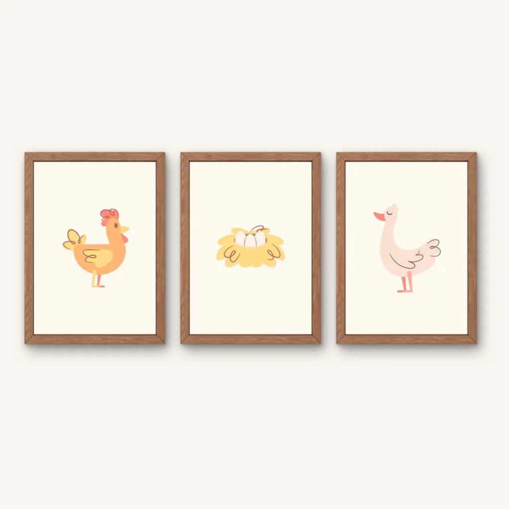 Gans en kip poster. Drieluik met geillustreerde boerderijdieren. Speciaal ontworpen voor babykamer of kinderkamer.