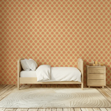 boho meisjeskamer behang met retro zonnetjes in de kleuren koraal en geel