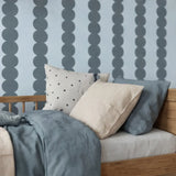 Retro behang in blauw met strepen / blobs - bollen voor een stoere jongenskamer of babykamer
