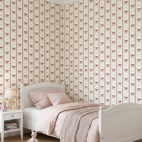 kinderkamer behang met strikjes en strepen. speciaal ontworpen voor meisjes