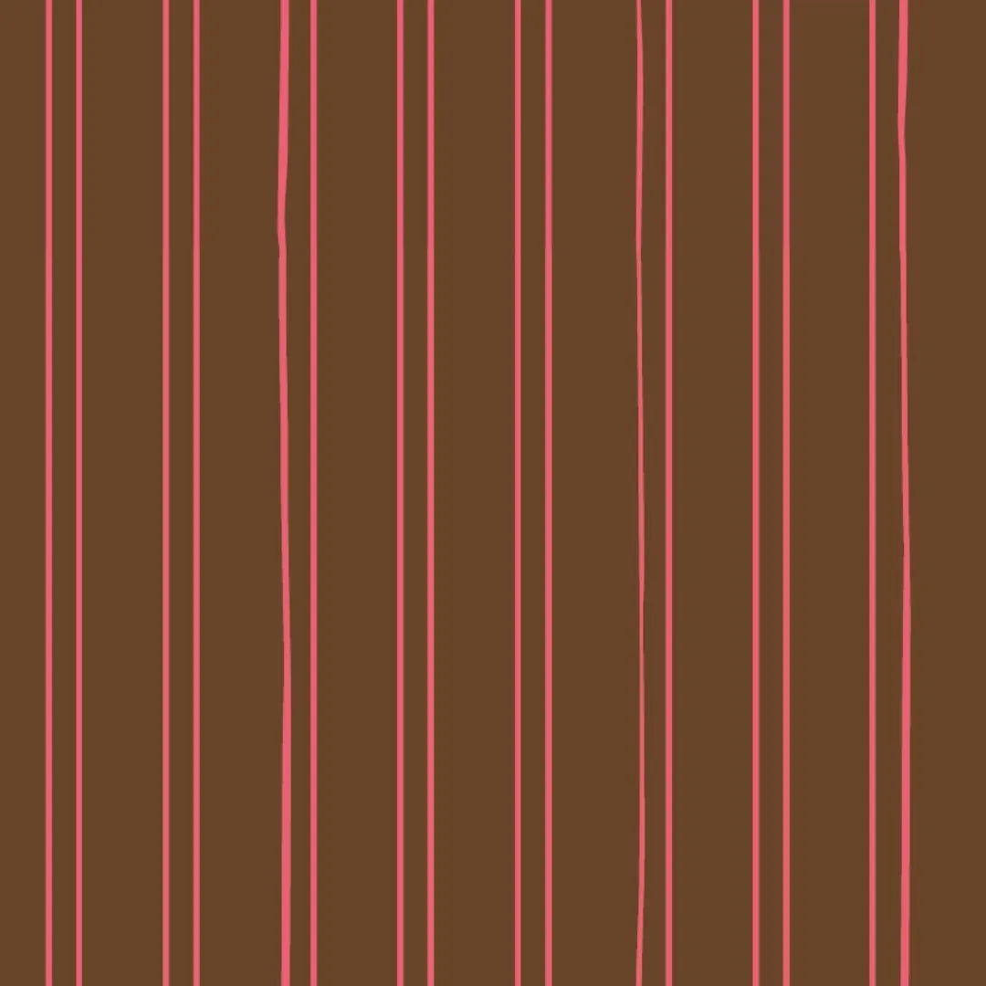 Bibelotte behang Gestreept cacao, bruin gestreept behang met fijne roze strepen voor de kinderkamer
