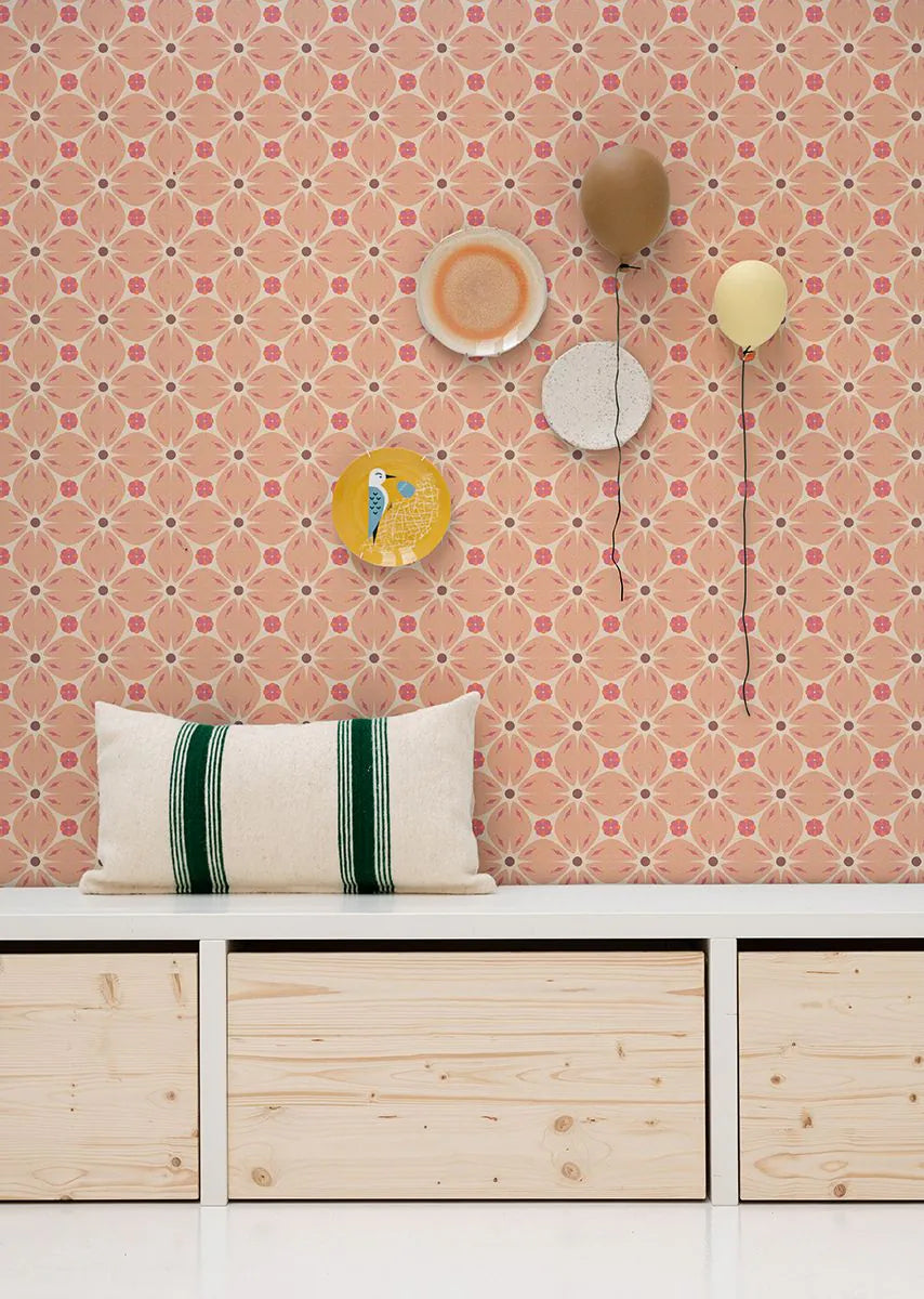Bibelotte kinderkamer behang met retro blaadjes print roze