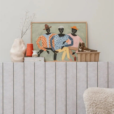 Subtiel streepjesbehang voor kinderkamer en babykamer van het merk Bibelotte