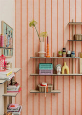 Bibelotte strepenbehang met vintage look. Ontworpen voor babykamer en meisjeskamer