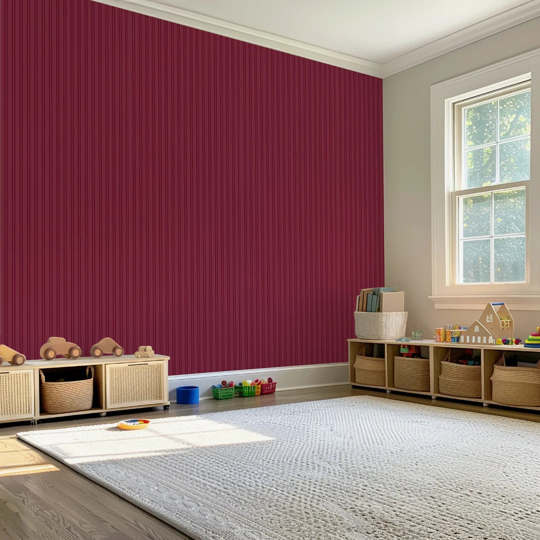 Neutraal strepenbehang voor kinderkamer of babykamer in kersenrood