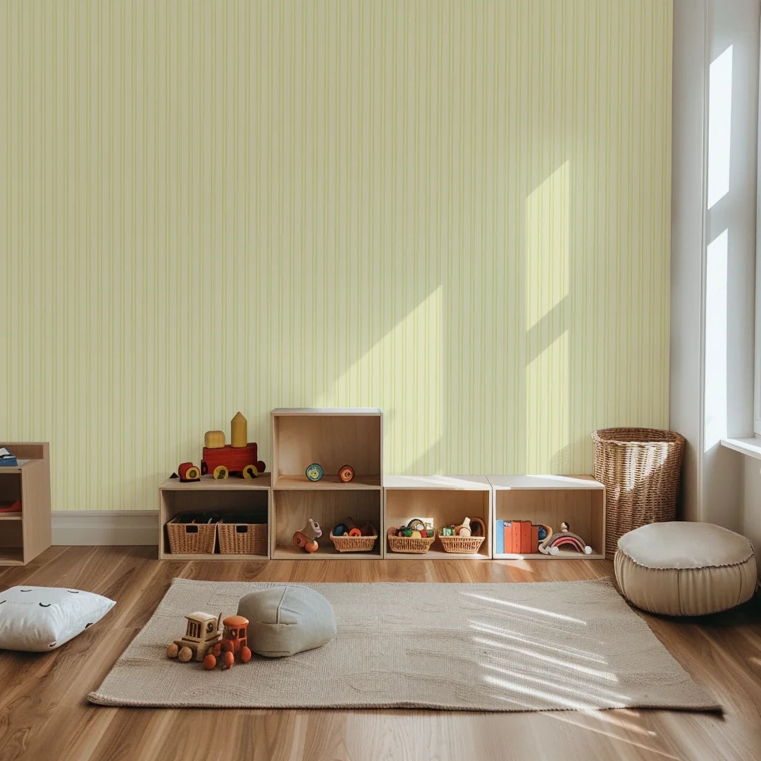 Neutraal strepenbehang voor kinderkamer of babykamer in appeltjes groen.