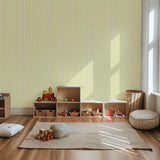 Neutraal strepenbehang voor kinderkamer of babykamer in appeltjes groen.