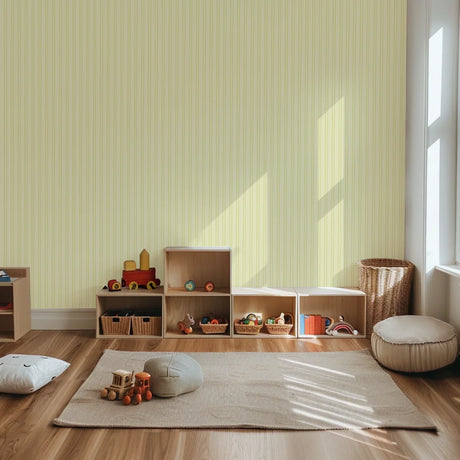Neutraal strepenbehang voor kinderkamer of babykamer in appeltjes groen.