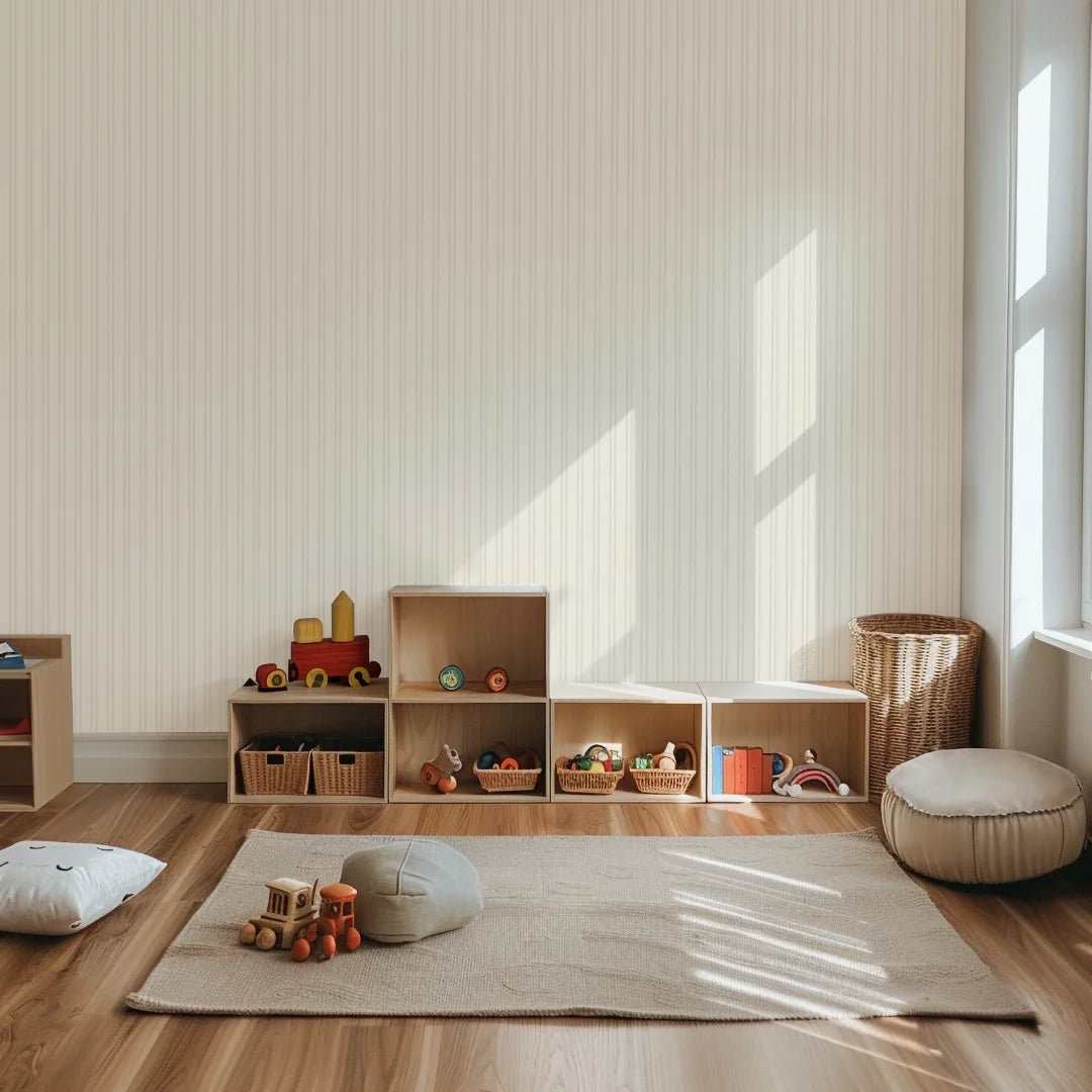 Neutraal beige strepenbehang voor kinderkamer of babykamer