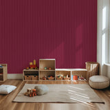 Neutraal strepenbehang voor kinderkamer of babykamer in kersenrood