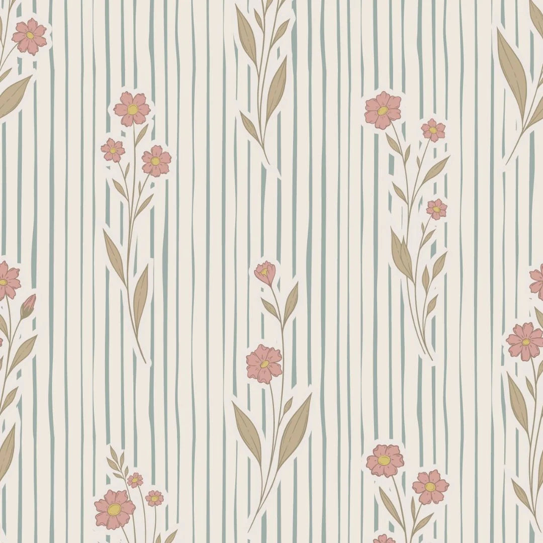 vintage meisjeskamer of babykamer behang met roze bloemen en strepen van het merk Little Amour