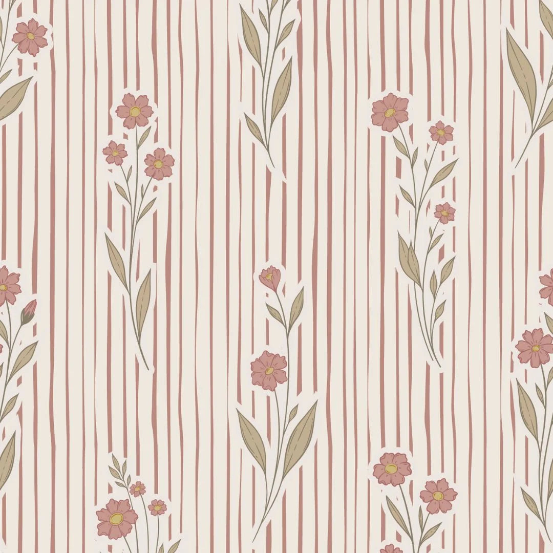 vintage meisjeskamer of babykamer behang met strepen en roze bloemen van het merk Little Amour