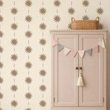 vintage meisjeskamer of babykamer behang met boho zonnetjes van het merk Little Amour