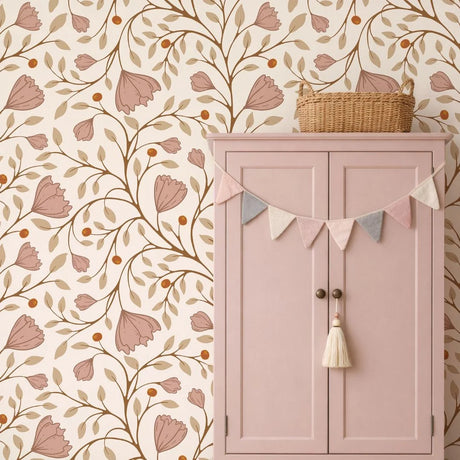 vintage meisjeskamer of babykamer behang met roze bloemen van het merk Little Amour