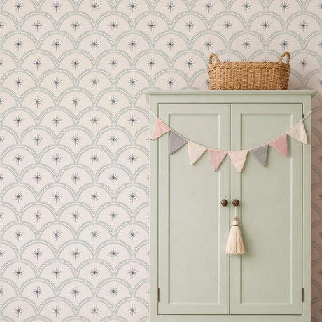 vintage kinderkamerkamer of babykamer behang met blauwe sterren van het merk Little Amour