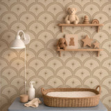 vintage meisjeskamer of babykamer behang met gouden sterren op een beige achtergrond van het merk Little Amour