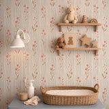 vintage meisjeskamer of babykamer behang met roze bloemen en strepen van het merk Little Amour