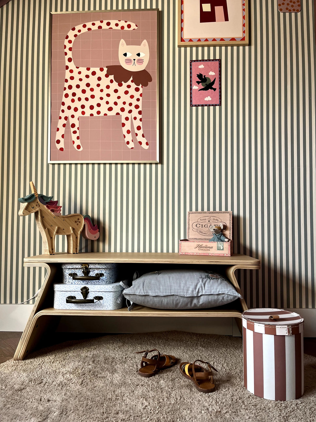Houten kinderbankje