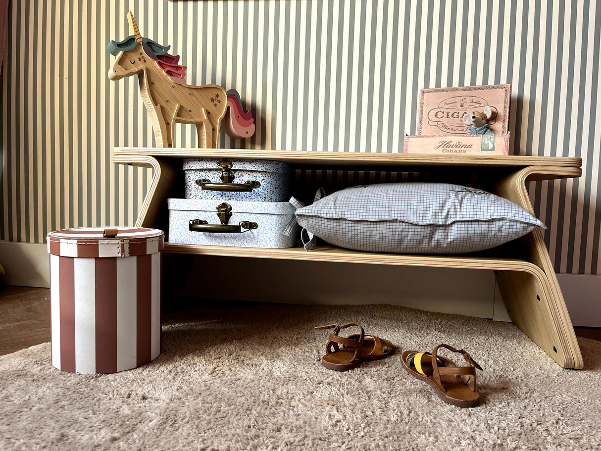 Houten kinderbankje