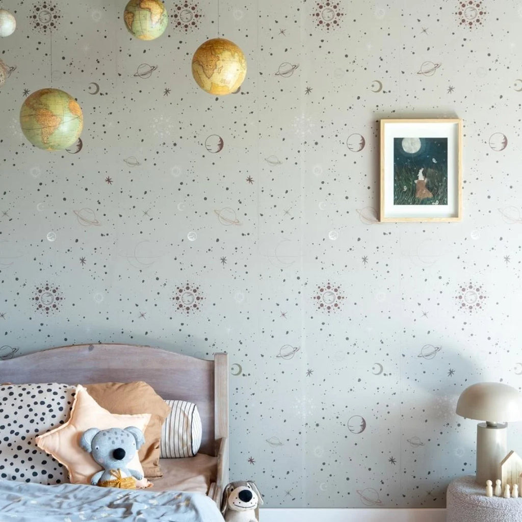 Behang voor de kinderkamer met sterren in ruimte thema van Little Amour