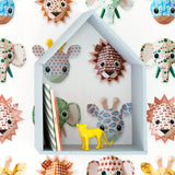 Safari dieren behang met olifanten, leeuwen, giraffen en zebra's voor kinderkamers.