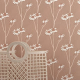 behang met kamille bloemen voor meisjeskamers en babykamers