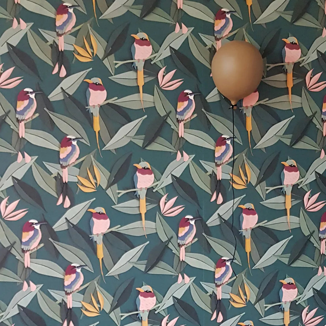 Bladeren behang met vogels voor babykamers of kinderkamers